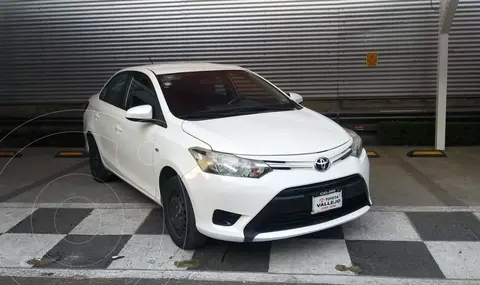 Toyota Yaris Sedan Core usado (2017) color Blanco precio $230,000