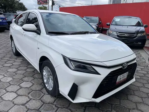 Toyota Yaris Sedan S Aut usado (2024) color Blanco financiado en mensualidades(enganche $88,688 mensualidades desde $7,488)