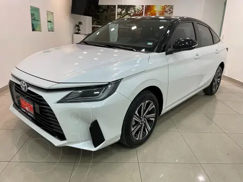 Toyota Yaris Sedan S Aut Hi usado (2023) color Blanco precio $379,000