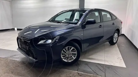 Toyota Yaris Sedan S Aut usado (2025) color Gris financiado en mensualidades(enganche $75,460 mensualidades desde $7,444)