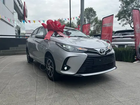 Toyota Yaris Sedan S usado (2021) color plateado precio $275,000