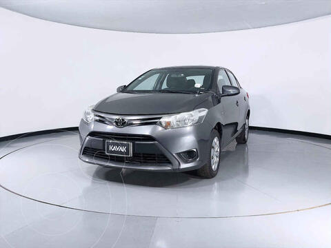 Toyota Yaris Sedan Core usado (2017) color Gris precio $209,999