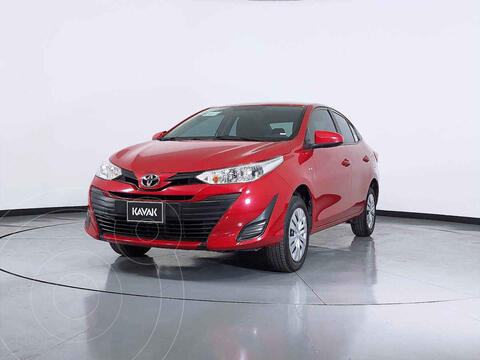 foto Toyota Yaris Sedán Core usado (2019) color Rojo precio $244,999