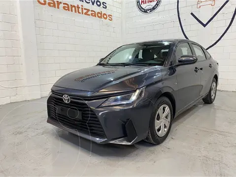 Toyota Yaris Sedan Base Aut usado (2023) color Gris precio $298,900