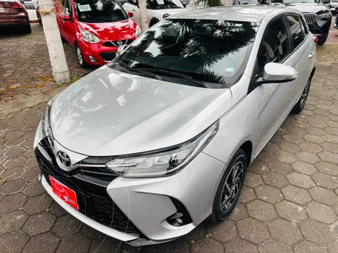 Toyota Yaris Sedan S usado (2022) color Plata financiado en mensualidades(enganche $71,756 mensualidades desde $6,374)