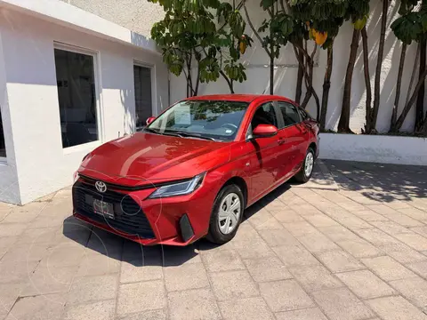 Toyota Yaris Sedan Base usado (2023) color Naranja precio $280,000