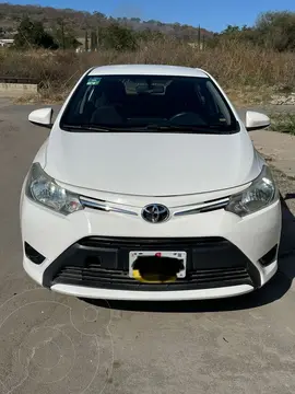 Toyota Yaris Sedan Core Aut usado (2017) color Blanco precio $205,000