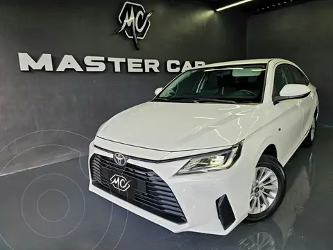 Toyota Yaris Sedan Base Aut usado (2023) color Blanco precio $305,000