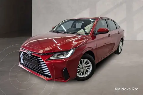 Toyota Yaris Sedan S usado (2023) color Rojo financiado en mensualidades(enganche $80,388 mensualidades desde $6,901)