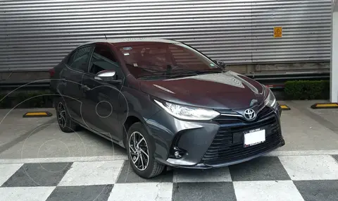 Toyota Yaris Sedan S usado (2021) color Gris Oscuro precio $312,000