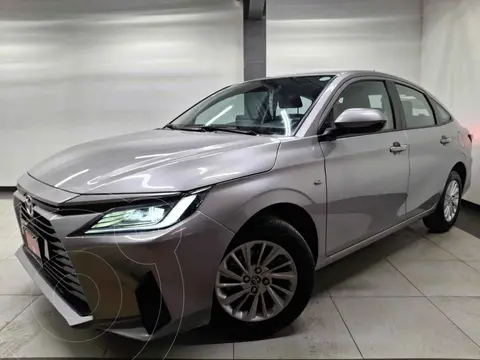 Toyota Yaris Sedan S Aut usado (2023) color Plata financiado en mensualidades(enganche $64,900 mensualidades desde $6,402)