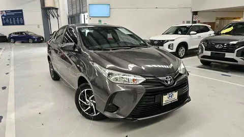Toyota Yaris Sedan S Aut usado (2021) color plateado precio $289,900