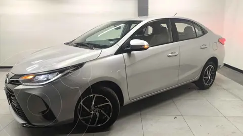 Toyota Yaris Sedan S usado (2021) color Plata financiado en mensualidades(enganche $63,800 mensualidades desde $6,294)