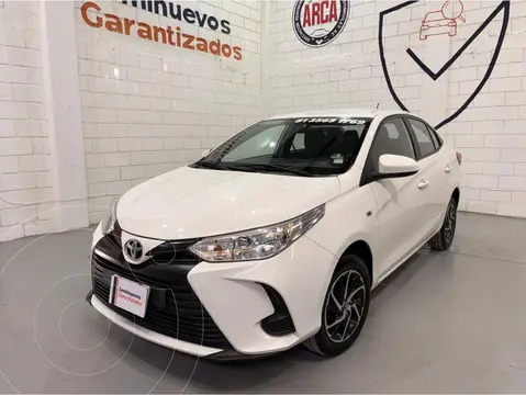 Toyota Yaris Sedan Core Aut usado (2022) color Blanco precio $235,000