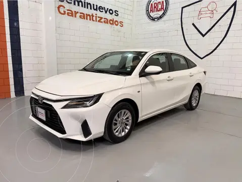 Toyota Yaris Sedan Base Aut usado (2023) color Blanco precio $253,000