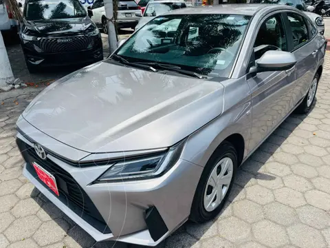 Toyota Yaris Sedan Base Aut usado (2024) color Plata precio $310,000