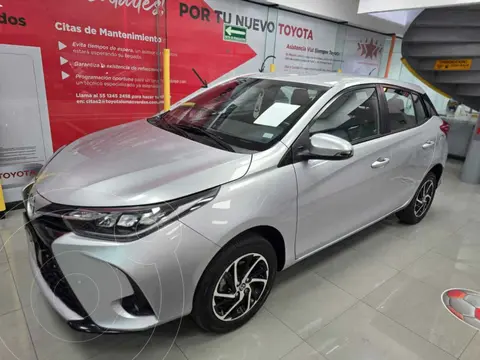 Toyota Yaris Sedan S Aut usado (2022) color Plata financiado en mensualidades(enganche $65,120 mensualidades desde $6,424)