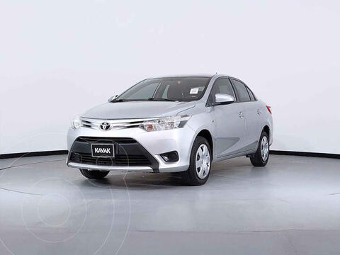 Toyota Yaris Sedan Core Aut usado (2017) color Plata precio $208,999