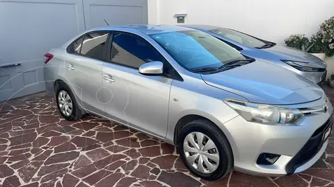 Toyota Yaris Sedan Core Aut usado (2017) color Plata precio $180,000