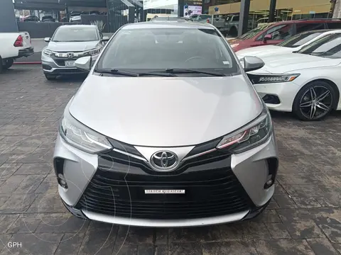 Toyota Yaris Sedan S usado (2021) color plateado precio $273,000
