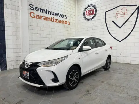 Toyota Yaris Sedan Base Aut usado (2023) color Blanco precio $243,000
