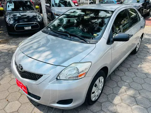Toyota Yaris Sedan Core usado (2016) color Plata precio $177,000