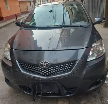 Toyota Yaris Sedan XLi 1.3L Aut usado (2012) color Gris precio u$s9,000