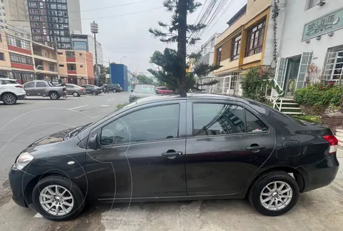 Toyota Yaris Sedan XLi 1.3L Ac usado (2010) color Gris precio u$s8,000