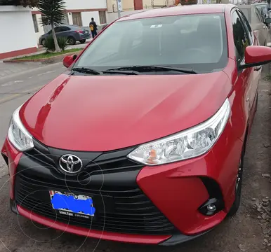 Toyota Yaris Sedan 1.3 usado (2022) color Rojo precio u$s14,500