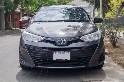 Toyota Yaris Sedan 1.3L usado (2019) color Gris Oscuro precio u$s12,800