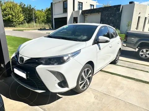Toyota Yaris 1.5 XLS CVT usado (2022) color Blanco Perla precio u$s18.500
