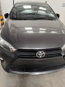 Toyota Yaris 1.5 CVT usado (2017) color Gris Oscuro precio $19.500.000