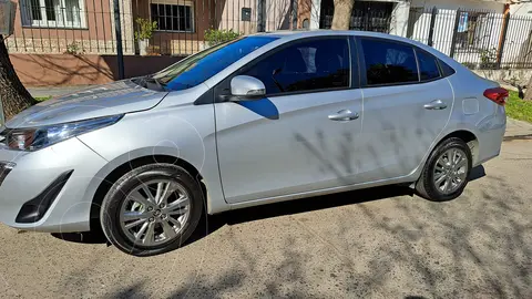 Toyota Yaris 1.5 XLS usado (2020) color Gris Plata  precio u$s18.000