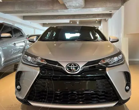 Toyota Yaris 1.5 S CVT nuevo color Gris Plata  precio $22.000.000
