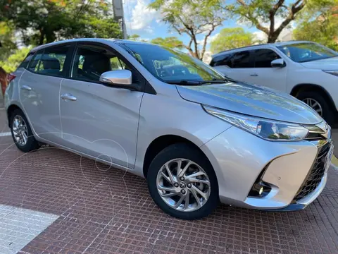 Toyota Yaris YARIS 1.5 5 PTAS XLS CVT usado (2022) color Gris precio $25.899.990