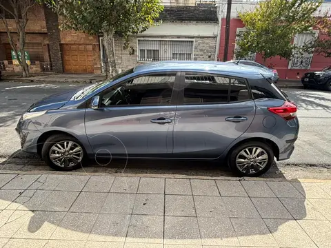 Toyota Yaris 1.5 XLS usado (2020) color Azul Medianoche precio u$s20.000