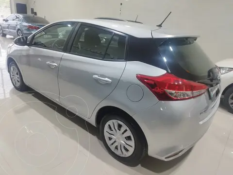 Toyota Yaris 1.5 CVT usado (2018) color Gris precio $18.400.000