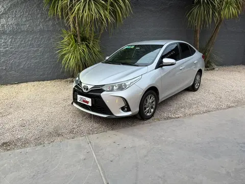 Toyota Yaris YARIS 1.5 4 PTAS XLS usado (2022) color Gris precio $26.500.000