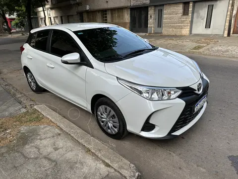 Toyota Yaris 1.5 XS usado (2023) color Blanco Perla precio u$s19.500