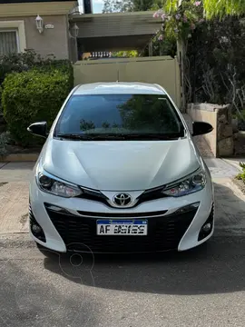 Toyota Yaris 1.5 XLS CVT usado (2022) color Blanco Perla precio $25.500.000