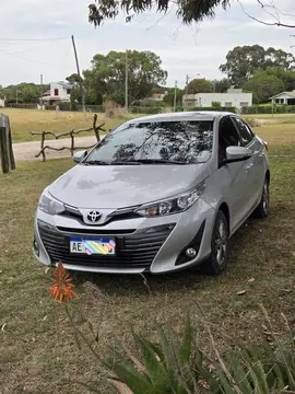 Toyota Yaris 1.5 XLS usado (2022) color Gris Plata  precio $29.500.000