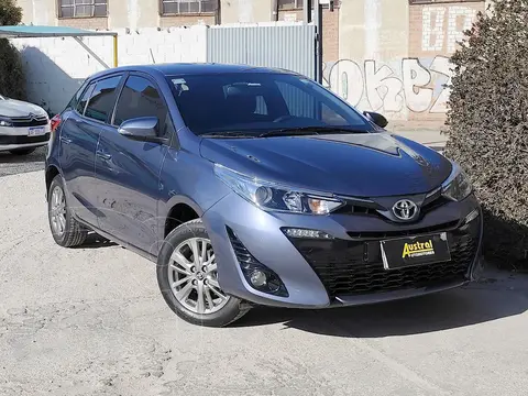 Toyota Yaris 1.5 XLS usado (2021) color Azul financiado en cuotas(anticipo $12.500.000)