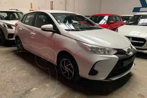 Toyota Yaris 1.5 XS nuevo color Gris Plata  precio $16.900.000