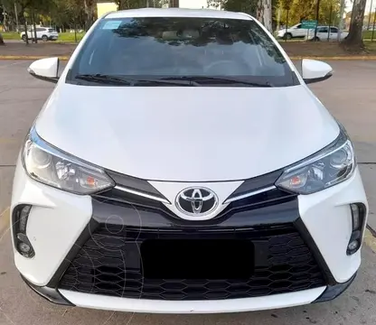 Toyota Yaris 1.5 XLS CVT usado (2022) color Blanco precio $7.900.000