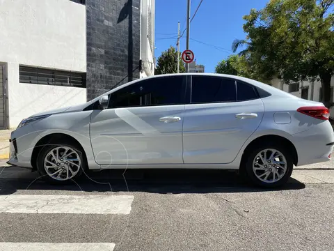 Toyota Yaris 1.5 XLS CVT usado (2023) color Blanco Perla precio $27.100.000