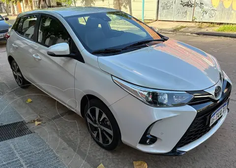 Toyota Yaris 1.5 XLS Pack CVT usado (2023) color Blanco precio $32.000.000