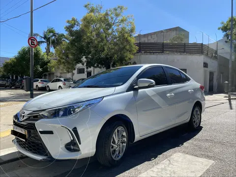 Toyota Yaris 1.5 XLS CVT usado (2023) color Blanco Perla precio $27.100.000