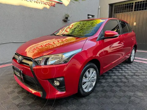 Toyota Yaris 1.5 CVT usado (2017) color Rojo precio u$s16.500