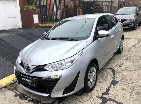 Toyota Yaris 1.5 XS usado (2021) color Gris precio u$s15.800