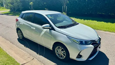 Toyota Yaris 1.5 XLS CVT usado (2022) color Blanco Perla precio $24.600.000